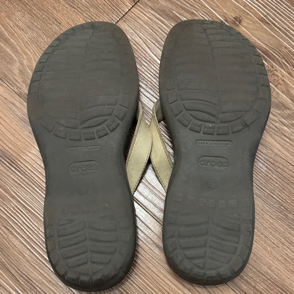 CROCS Metallic Gold Flip Flops - Picture 3 of 3